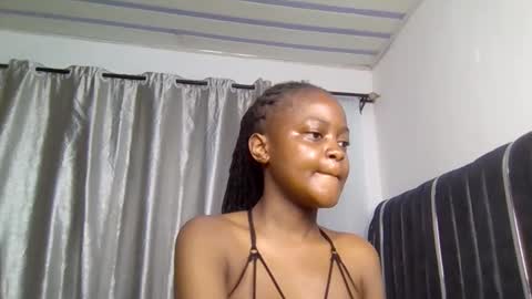 Snapshot of mona_luv1 chatting on November 24, 2025, 12:21 am Mona online show from November 24, 2025, 12:21 am