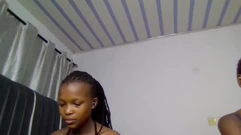 Snapshot of mona_luv1 chatting on November 30, 2025, 1:20 am Mona online show from November 30, 2025, 1:20 am