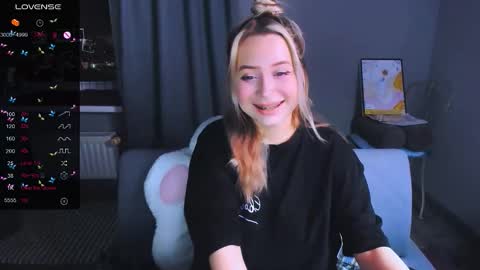 Snapshot of monalauu chatting on February 5, 2026, 10:36 pm online show from February 5, 2026, 10:36 pm