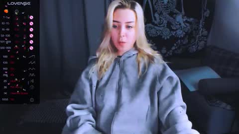 Snapshot of monalauu chatting on February 13, 2026, 3:41 pm online show from February 13, 2026, 3:41 pm