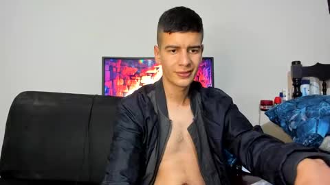 Snapshot of monarquia_ chatting on December 3, 2024, 10:29 pm nicolas online show from December 3, 2024, 10:29 pm