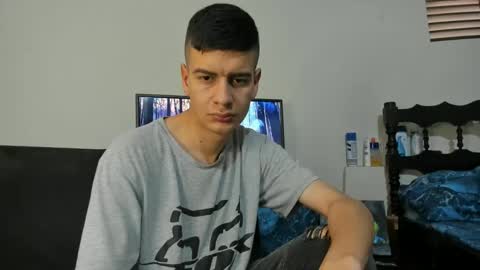 Snapshot of monarquia_ chatting on December 8, 2024, 7:43 pm nicolas online show from December 8, 2024, 7:43 pm