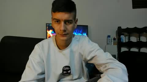 Snapshot of monarquia_ chatting on December 9, 2024, 2:24 am nicolas online show from December 9, 2024, 2:24 am