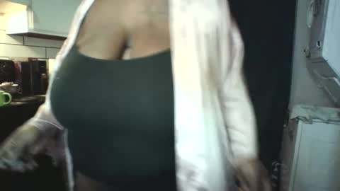Snapshot of moni_simone chatting on October 7, 2025, 8:11 am moni_simone online show from October 7, 2025, 8:11 am