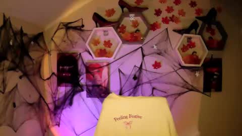 sweet girl and shine body online show from October 2, 2025, 6:53 am