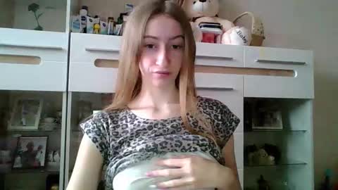 Monica online show from November 23, 2025, 11:54 am