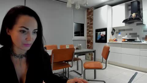 monica_weisss online show from October 18, 2025, 3:24 pm