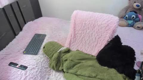 monicaharrison online show from December 18, 2025, 2:23 pm