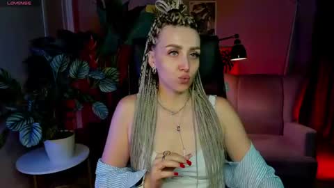 Snapshot of monicariley chatting on June 17, 2026, 4:52 pm monicariley online show from June 17, 2026, 4:52 pm