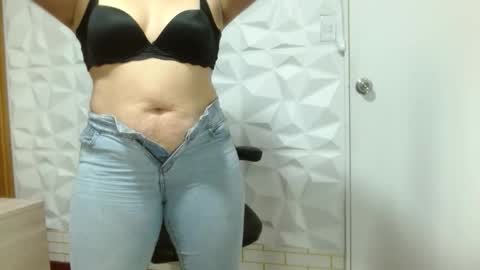 monickhot303av online show from December 16, 2025, 8:14 pm