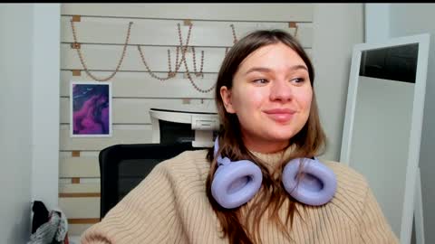 Monika online show from February 5, 2025, 8:35 pm