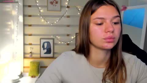 Monika online show from October 4, 2025, 12:58 pm