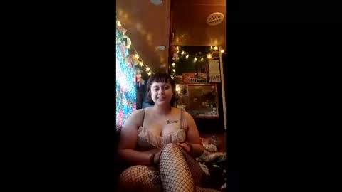 Snapshot of moniqueisalovergirl chatting on April 7, 2026, 7:03 pm moniqueisalovergirl online show from April 7, 2026, 7:03 pm