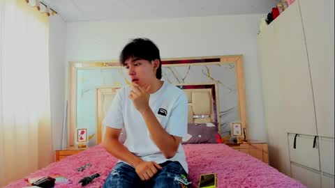 monky_0002 online show from March 25, 2026, 3:18 pm