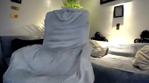 monnojones online show from June 19, 2026, 7:17 pm
