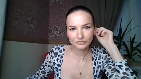 monparis_dream online show from October 9, 2025, 1:53 pm