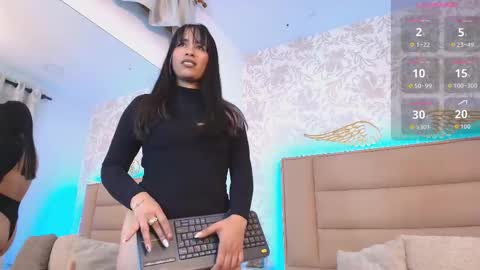 Adriana online show from November 5, 2025, 1:11 pm