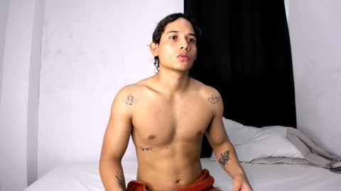 montes_juan online show from September 15, 2025, 7:14 pm