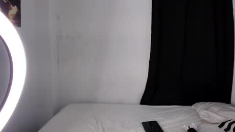 montes_juan online show from September 19, 2025, 7:03 pm