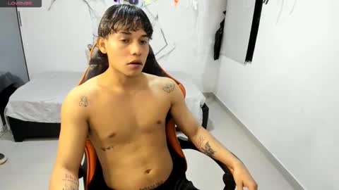 montes_juan online show from October 18, 2025, 3:31 am
