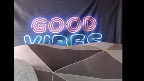 Snapshot of mood_us chatting on February 23, 2026, 8:12 am im Model Independent you can support me with a followtip and thumbs up please its important for you online show from February 23, 2026, 8:12 am