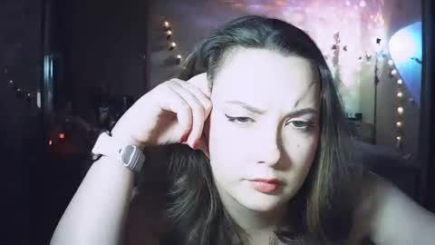 moodiemira online show from October 25, 2025, 12:40 am