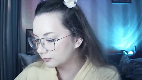 moodiemira online show from May 28, 2026, 7:00 pm