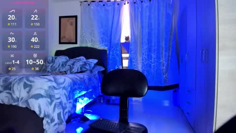 moollly_ online show from October 31, 2025, 2:18 pm