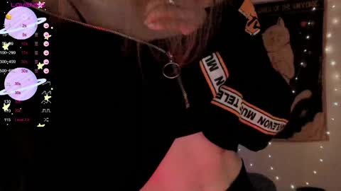 Roxy online show from April 13, 2026, 7:41 pm