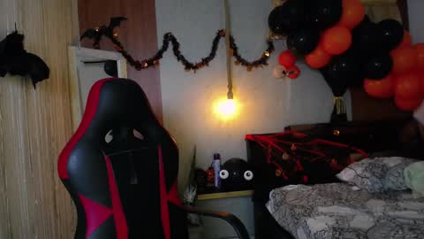 Snapshot of moon_and_fire_ chatting on October 29, 2025, 4:04 am moon_and_fire_ online show from October 29, 2025, 4:04 am