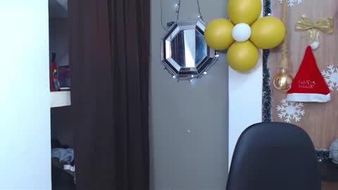 moon_and_fire_ online show from November 27, 2025, 4:25 am