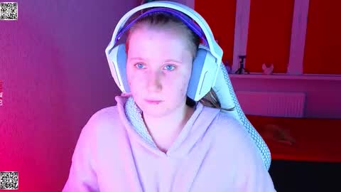 Lola online show from November 30, 2025, 5:06 pm