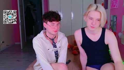 moon_gloww online show from March 21, 2026, 3:04 pm