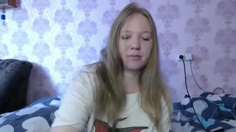 moon_linght000 online show from June 4, 2026, 5:35 am