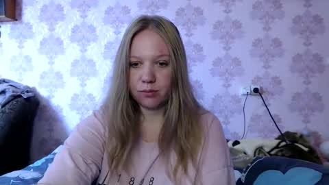 moon_linght000 online show from June 7, 2026, 5:33 am