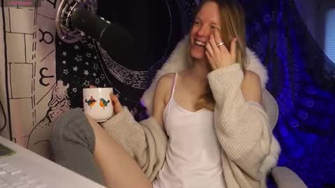 Snapshot of moon_nymph chatting on November 15, 2025, 8:11 am Moon Nymph online show from November 15, 2025, 8:11 am