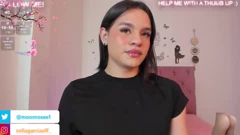 moon_roxee online show from November 11, 2025, 11:05 pm