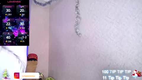 Snapshot of moon_water__ chatting on December 1, 2025, 10:31 am Moon Water online show from December 1, 2025, 10:31 am