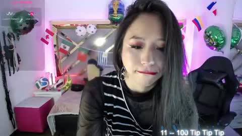 Snapshot of moon_water__ chatting on July 7, 2026, 10:52 am Moon Water online show from July 7, 2026, 10:52 am