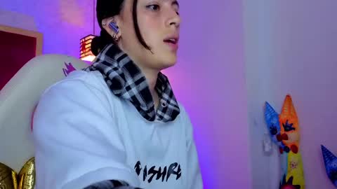 Snapshot of moon_winy chatting on May 28, 2026, 10:45 am Winy online show from May 28, 2026, 10:45 am