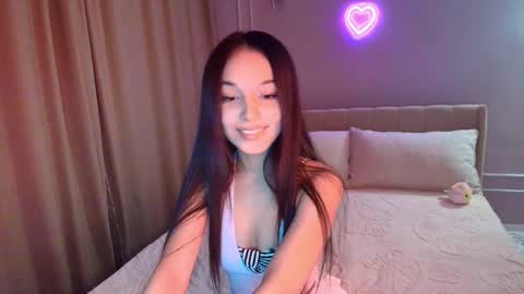 Mia online show from November 23, 2025, 12:38 pm