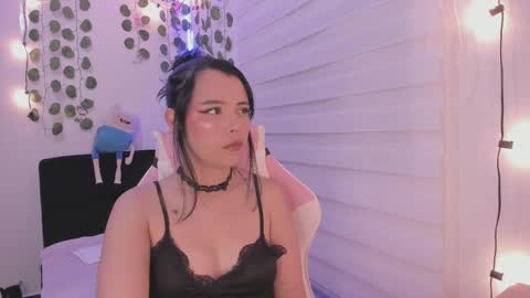 moonliight__ online show from February 20, 2025, 11:21 pm