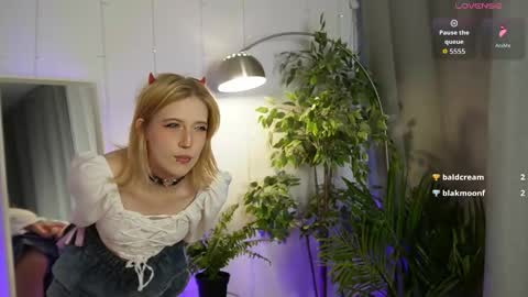 Asuna online show from March 5, 2026, 3:19 pm