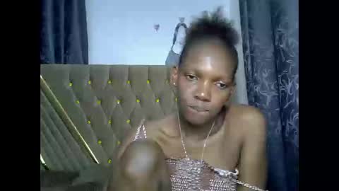 Moonlitdesire0 online show from May 27, 2026, 3:53 pm