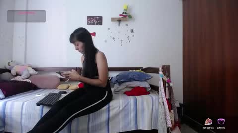 moonlunita online show from September 22, 2025, 3:47 pm