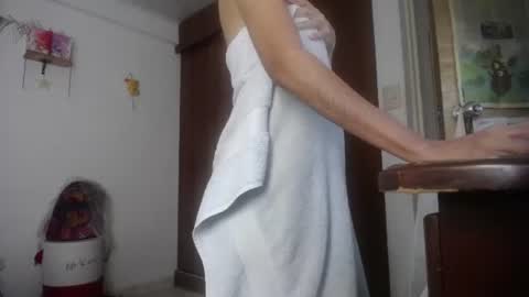 Snapshot of moonlunita chatting on July 9, 2026, 9:19 pm moonlunita online show from July 9, 2026, 9:19 pm