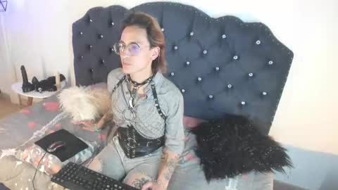 Moon online show from October 2, 2025, 7:54 pm