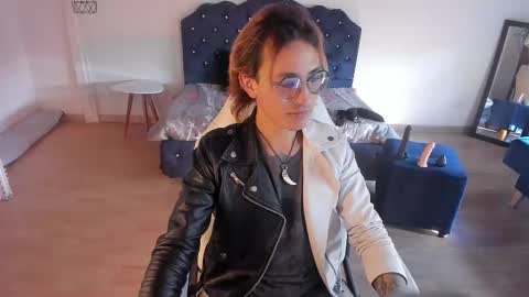 Moon online show from October 7, 2025, 8:39 pm