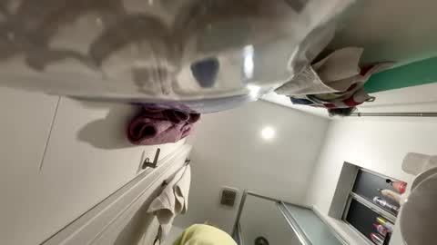 moorning_burst online show from November 28, 2025, 4:04 am