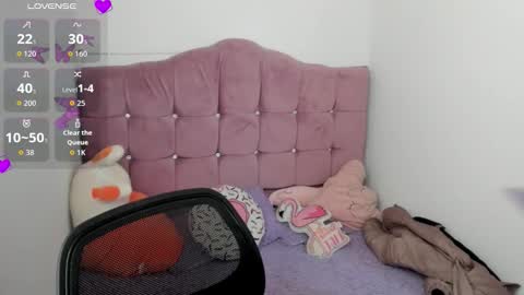 morena_rodriguez_9 online show from October 18, 2025, 7:25 pm